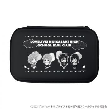【予約2025年02月】モバイルアクセサリーケース「ラブライブ!虹ヶ咲学園スクールアイドル同好会」01/かすみ＆しずく＆璃奈＆栞子 おでかけver.(ミニキャライラスト) A3
